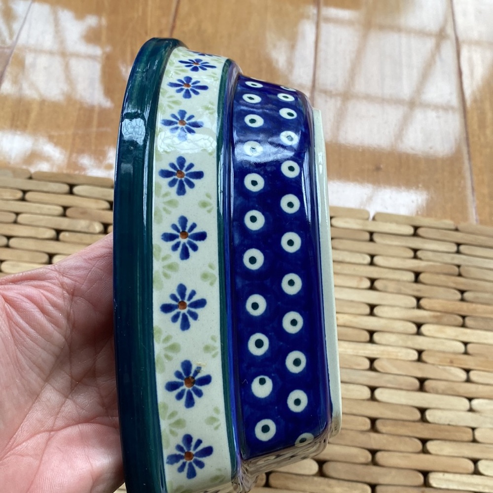 Boleslawiec Polish pottery serving heart-shaped dish - Picture 2 of 4